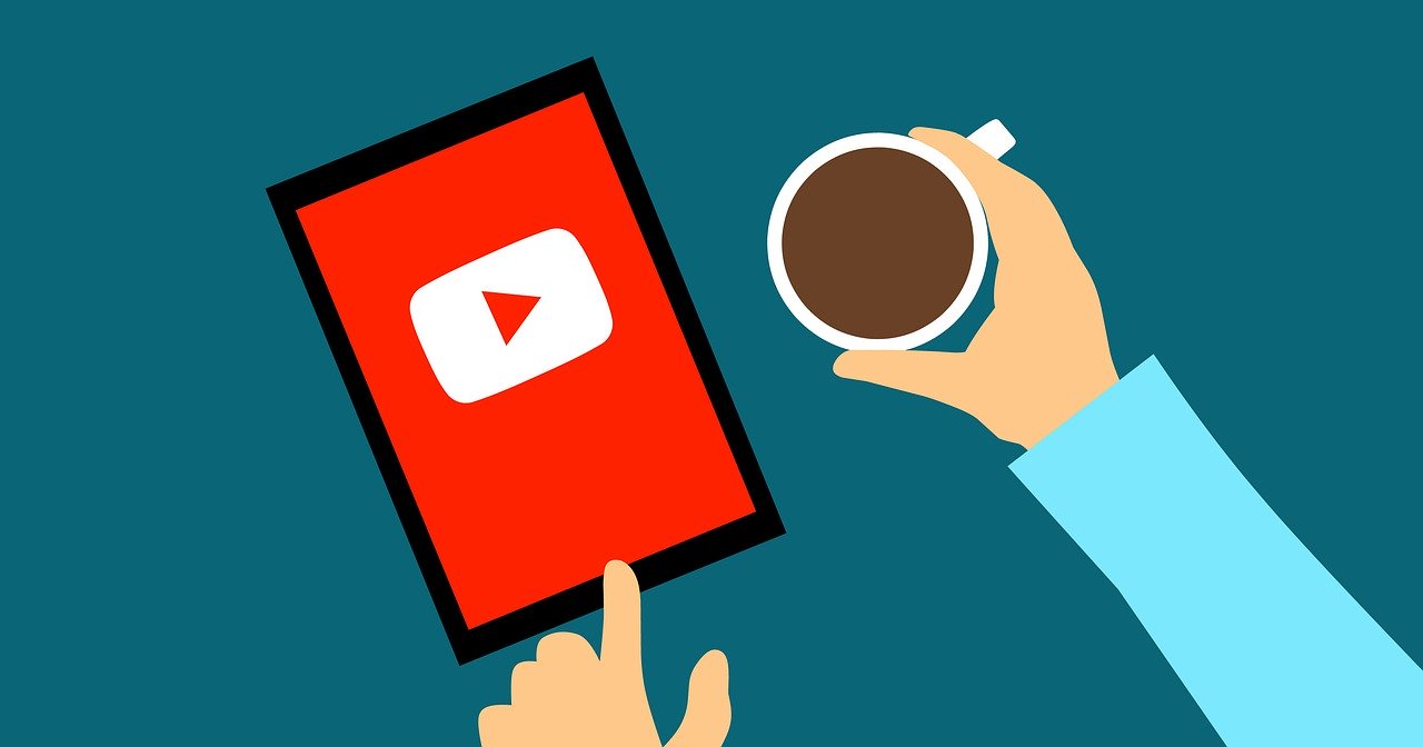 Mange ser på kafe, og derfor er YouTube undertekster viktige å ha.