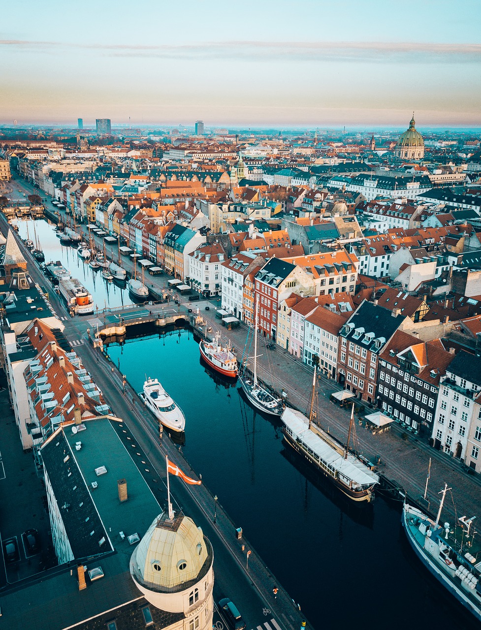 Du trenger ikke dra til København for å få fatt i en dansk tekstforfatter!
